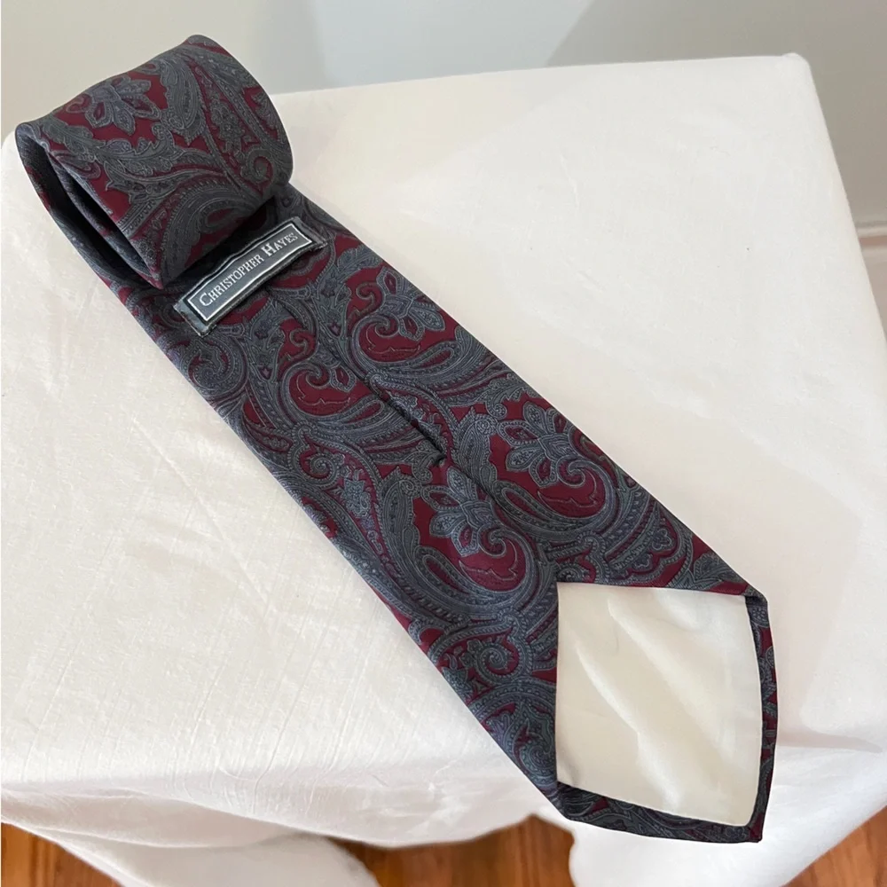 Sophisticated 100% Silk Red and Gray Paisley Tie for Formal Occasions
